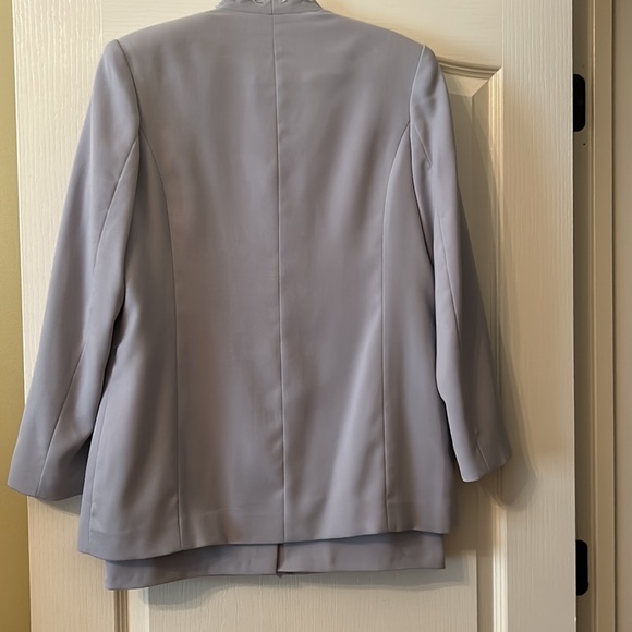 Suit - Picture 2 of 14